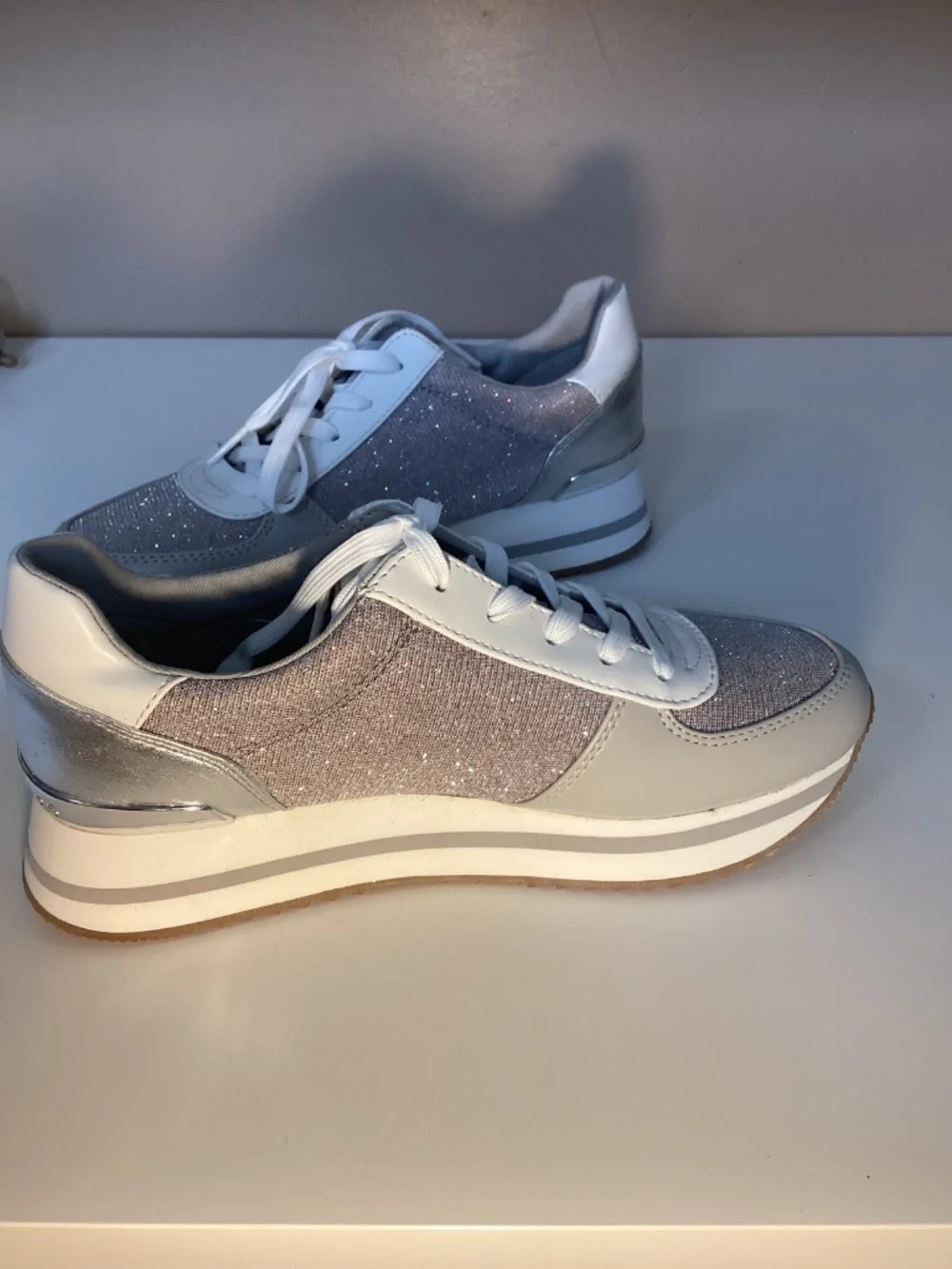 ✨ Michael Kors White & Silver Glitter Sneakers ✨